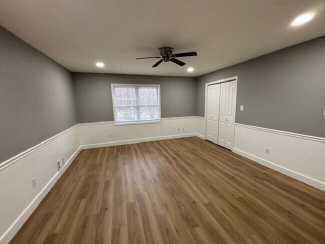 Building Photo - Updated Remodeled Large Open Split-Level Home with Full Finished Basement!