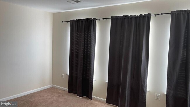 Building Photo - 503 Edmonton Terrace NE