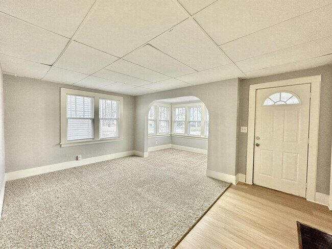 Primary Photo - 1129 Woodward Ave