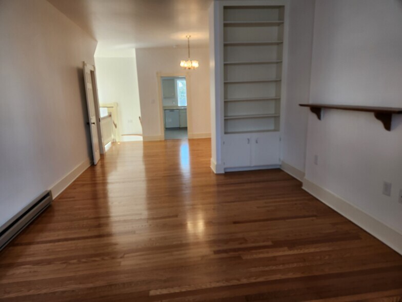 Building Photo - 125 Peyton St