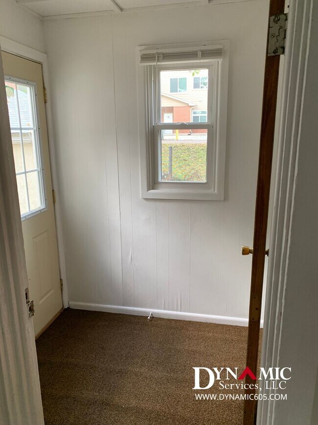 Building Photo - 4+ Bedroom, 2 Bath House By Augustana and USF