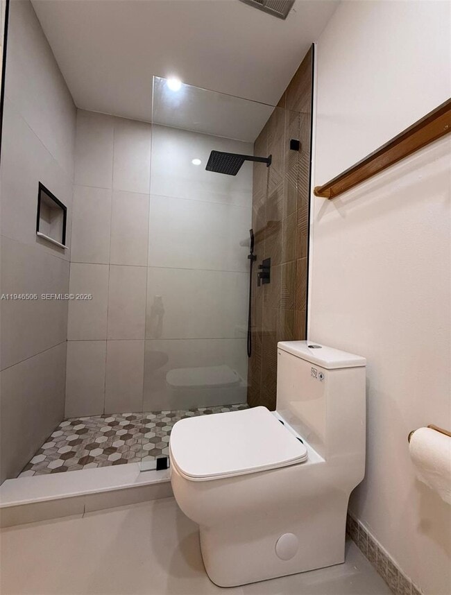 Building Photo - 14293 Kendale Lakes Cir