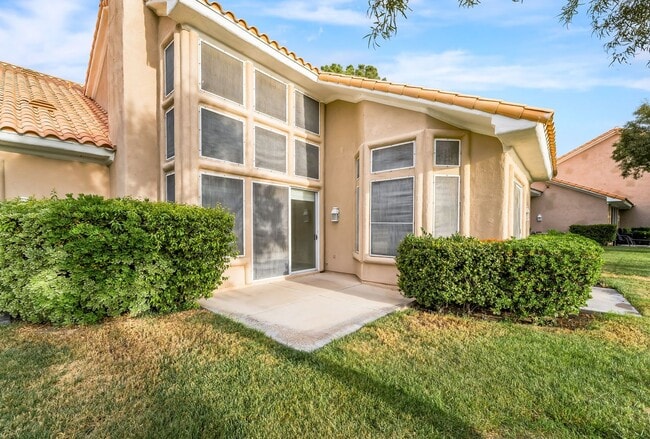 Building Photo - Charming Guard-Gated Southwest Las Vegas Townhome with Fireplace & Golf Course Views!