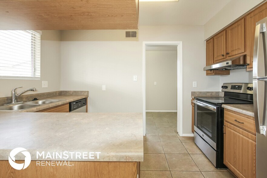 Building Photo - 18402 N 10th Dr