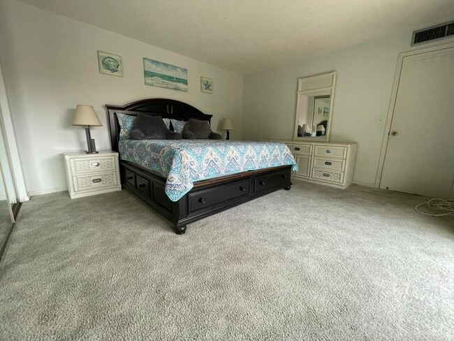 Building Photo - 9405 S Ocean Dr