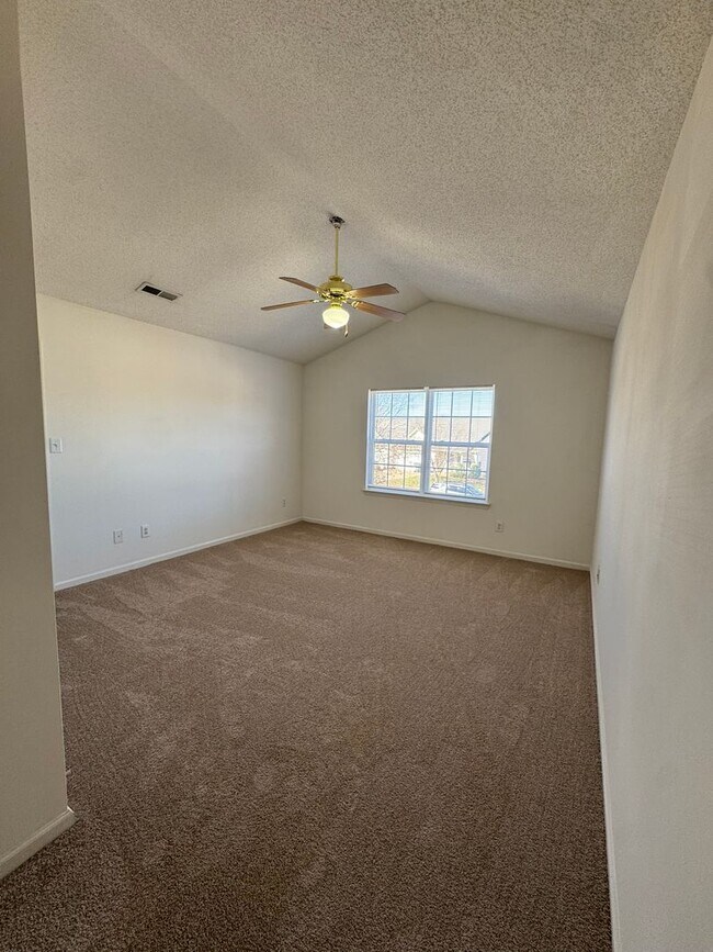 Building Photo - 147 Springwood Ln