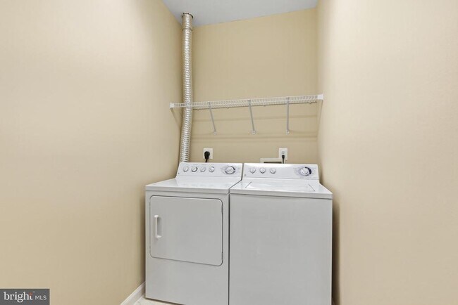 Building Photo - 4677 Red Admiral Way