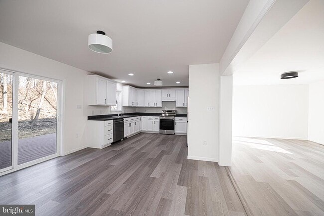 Building Photo - 617 Port Providence Rd