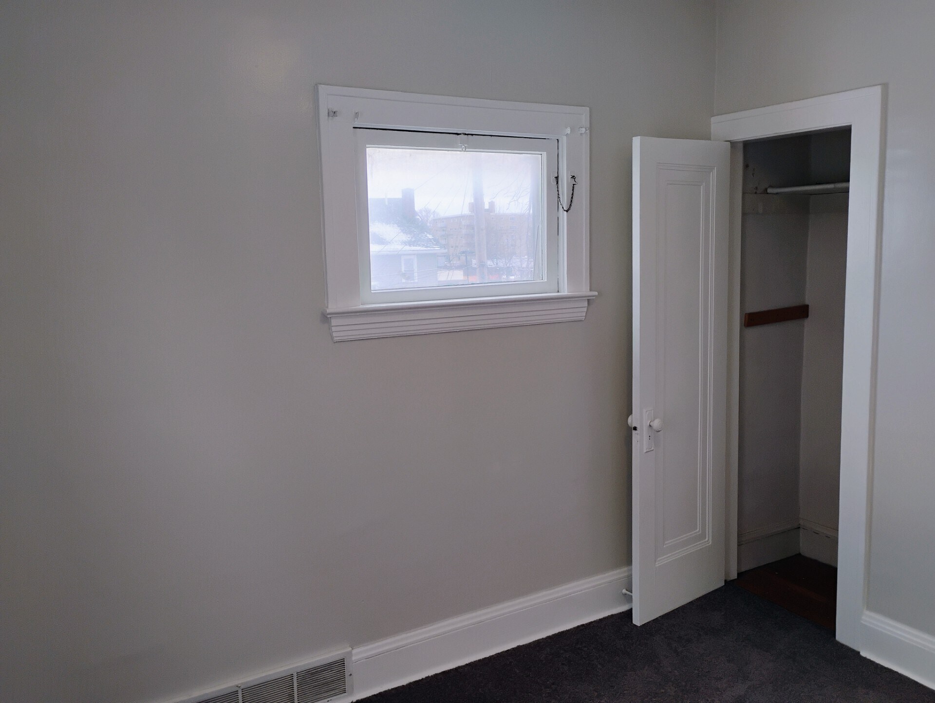 Building Photo - 1673 Victoria Ave