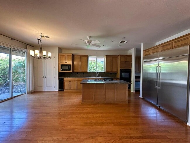 Building Photo - 40589 Palm Ct