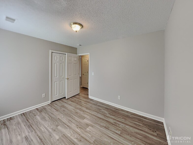 Building Photo - 1335 May Oak Cir