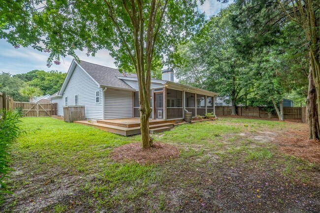 Building Photo - 1561 Glen Erin Dr