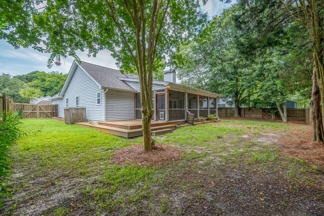 Building Photo - Gorgeous one story 4 Bedroom home in Mount Pleasant