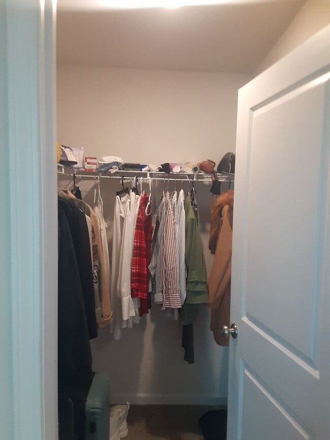 Building Photo - Charming Four Bedroom Home in Southeast Columbia!