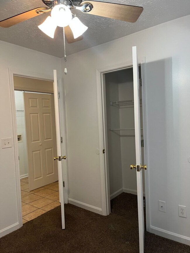 Building Photo - 5409 Sugarmill Dr