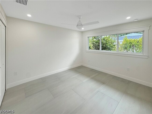 Building Photo - 6950 Overlook Dr