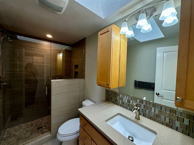 Building Photo - 2710 Lakeridge Ln