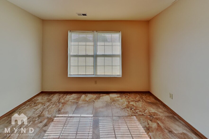 Building Photo - 1120 S Clifton Ave