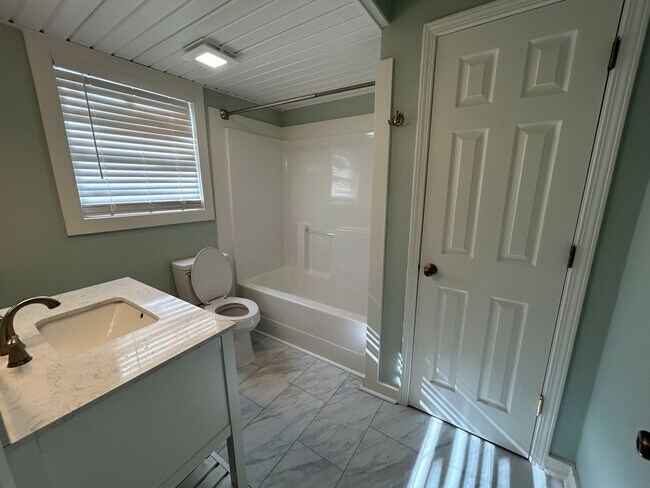 Building Photo - 229 N Church Ave