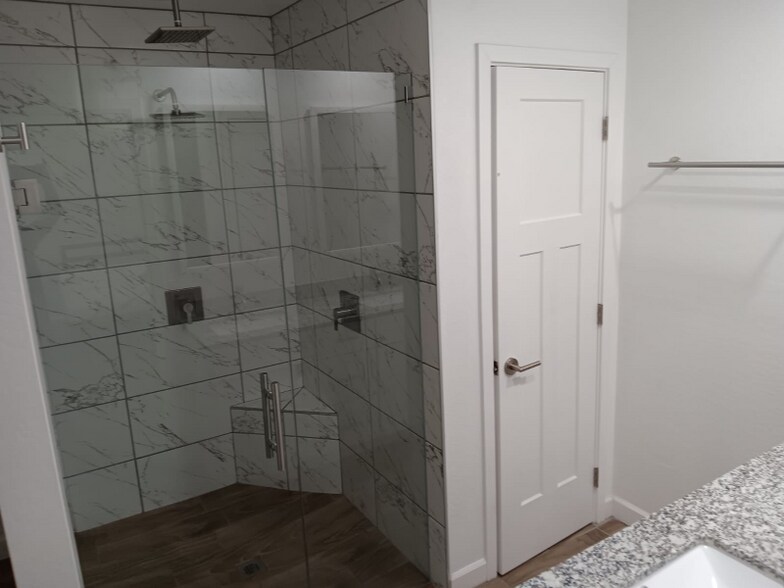 Building Photo - 2138 W Madison St