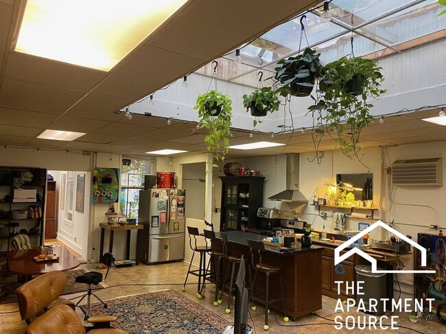 Building Photo - 3605 N Damen Ave