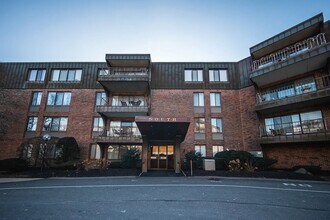 Building Photo - 1002 Paradise Rd