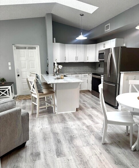 Building Photo - 2502 SE Anchorage Cove