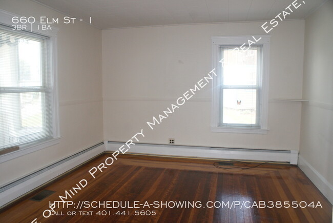 Building Photo - Spacious 3BR First Floor Unit w/ W/D Hooku...