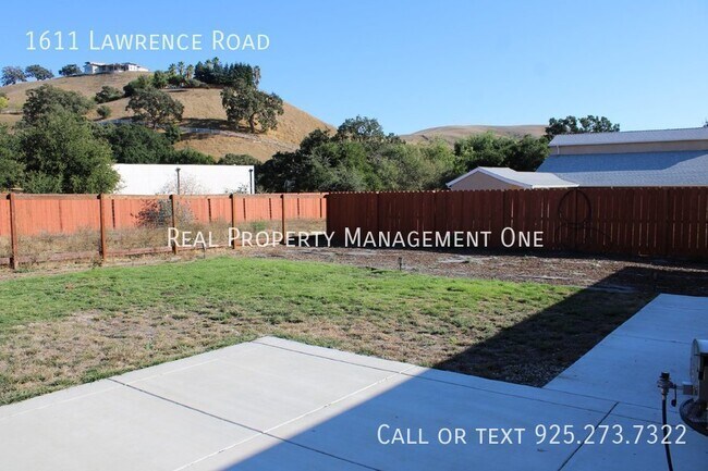 Building Photo - 1611 Lawrence Rd