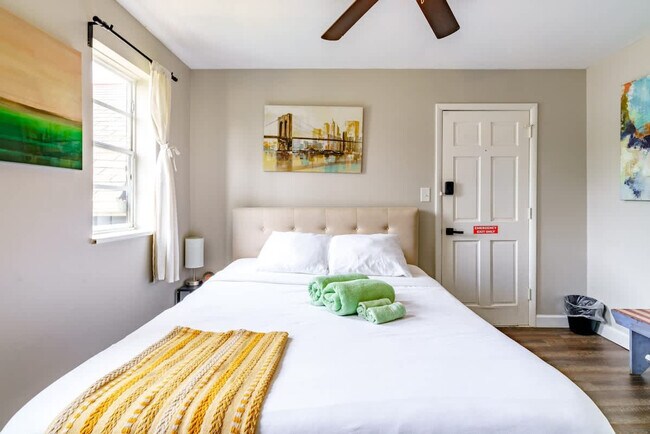 Building Photo - 605 Dennison Ave