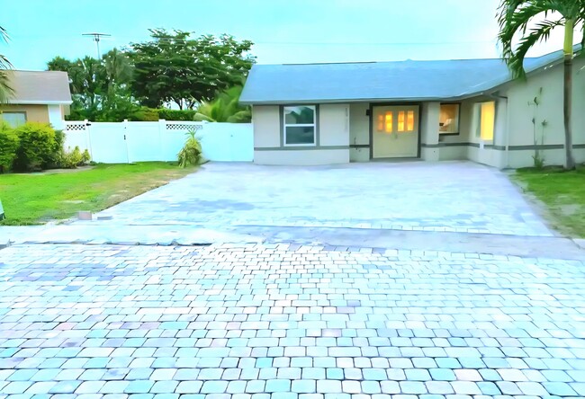 Building Photo - 19323 Carolina Cir