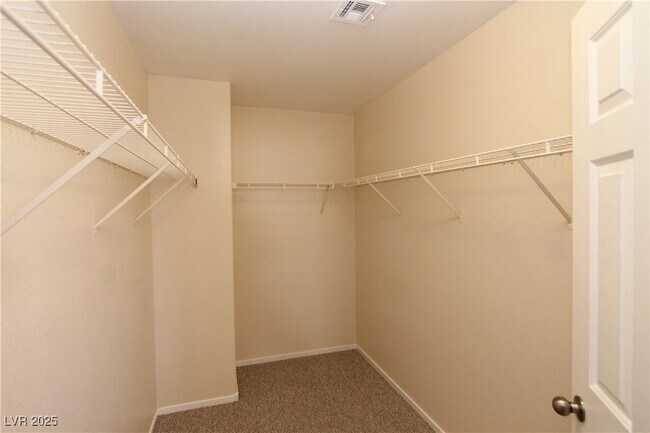 Building Photo - 2586 Highland Cliff Dr