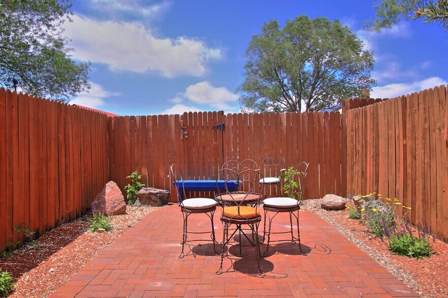 Building Photo - 1572 Avenida de Las Americas