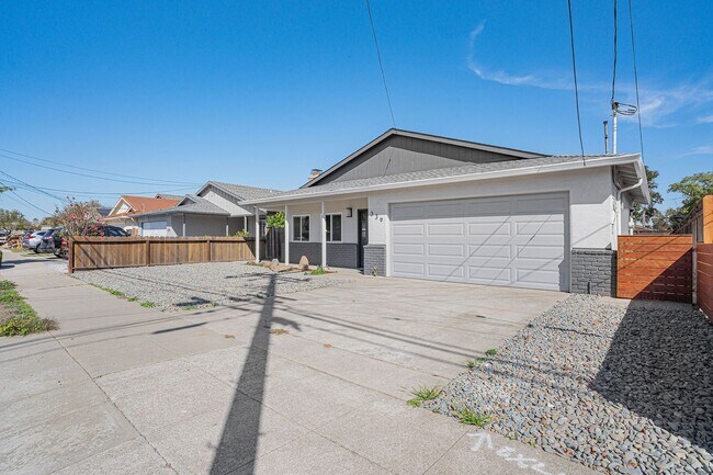 Building Photo - 339 Magnolia Dr