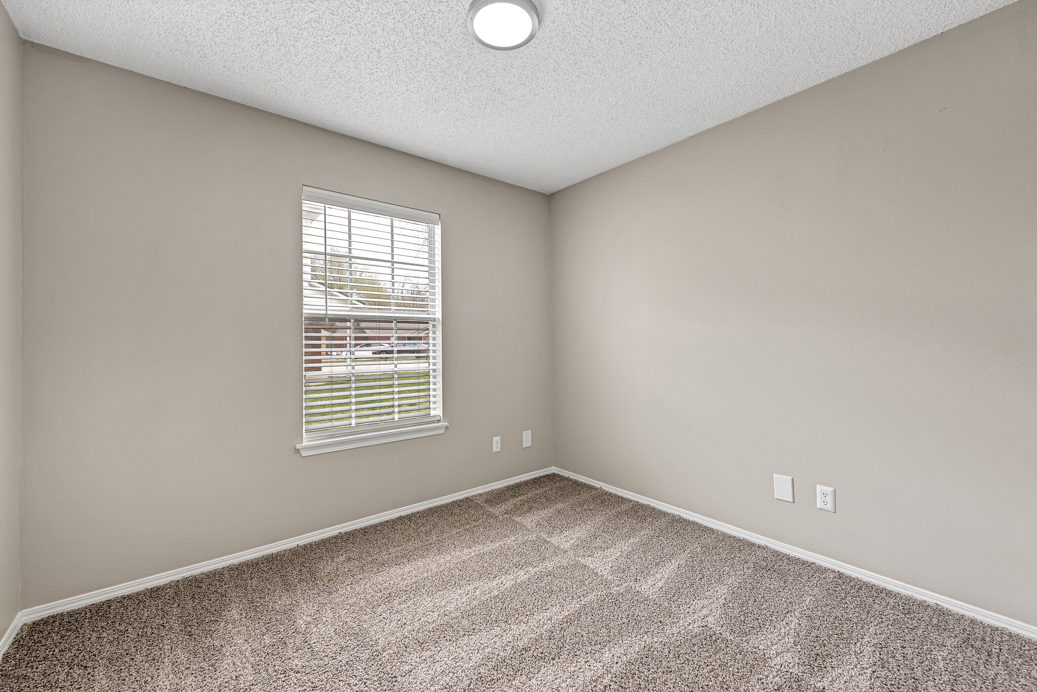 Building Photo - 4660 W Dover St