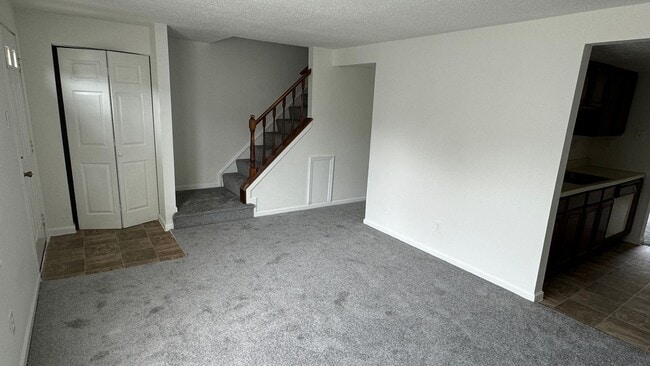 Building Photo - Good Value 3 BR / 1.5 Bath Glen Allen Town...