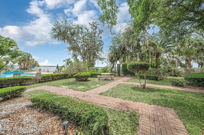 Building Photo - 225 S Tropical Trail