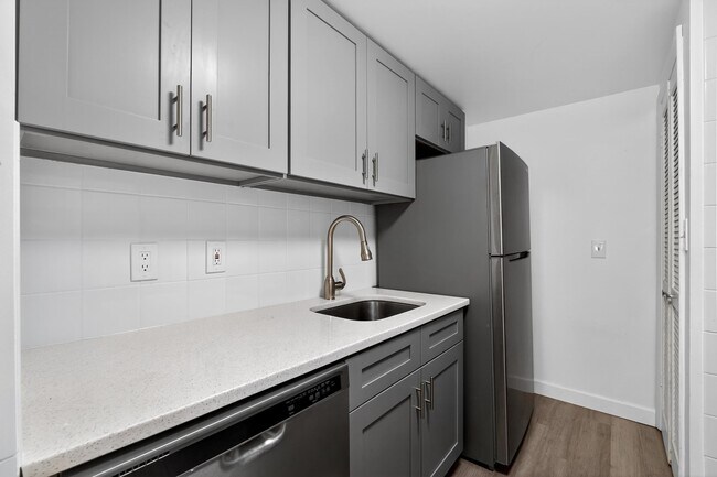 Building Photo - 318 38th St