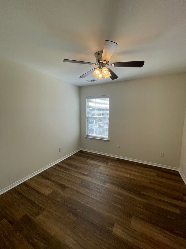 Building Photo - 4 BEDROOM IN GODLEY PARK- POOLER