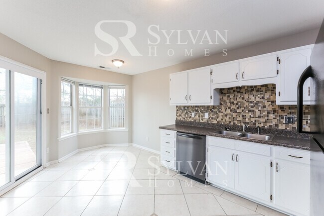 Building Photo - Enjoy living the good life in this 3 bedroom, 2 bathroom home