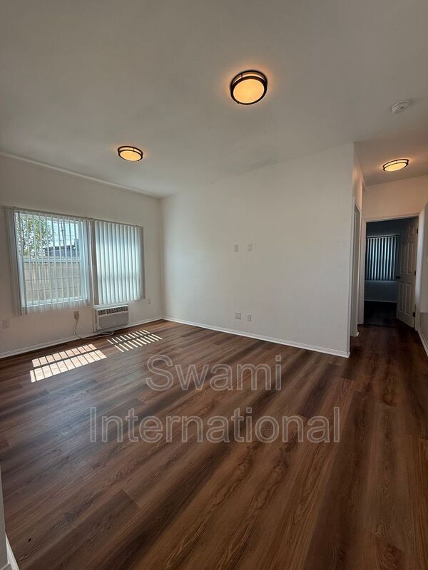 Building Photo - 10519 S Budlong Ave