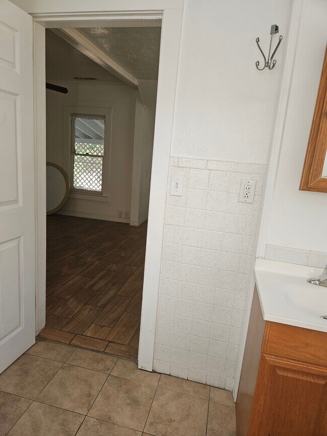 Building Photo - 1363 Tioga Ave.