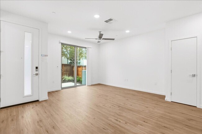 Building Photo - 6117 Bridgecross Dr