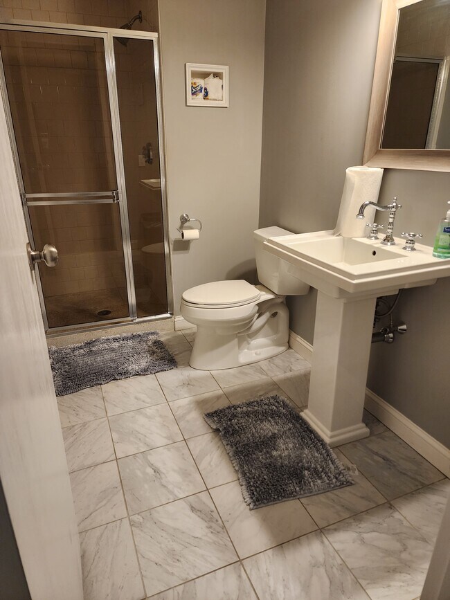 Building Photo - 200 Burkhall St