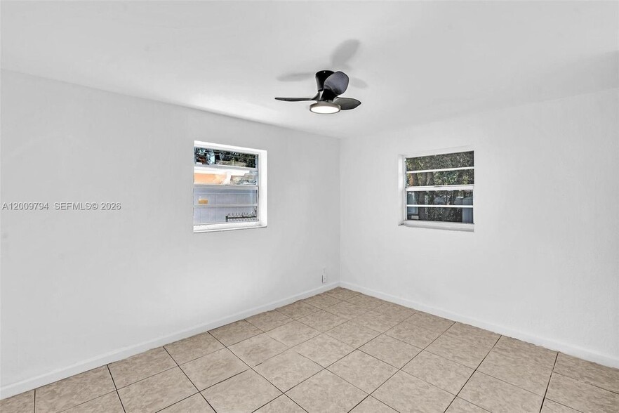 Building Photo - 4156 SW 49th Ct