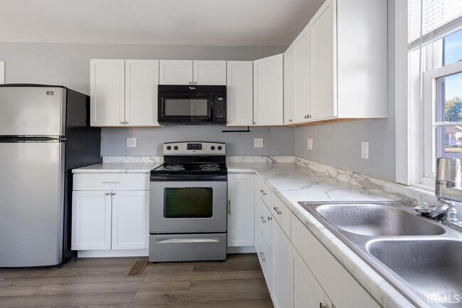 Building Photo - 1404 W Mulberry St