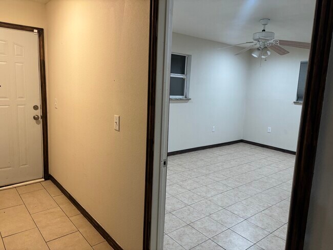 Building Photo - 609 Fay Blvd