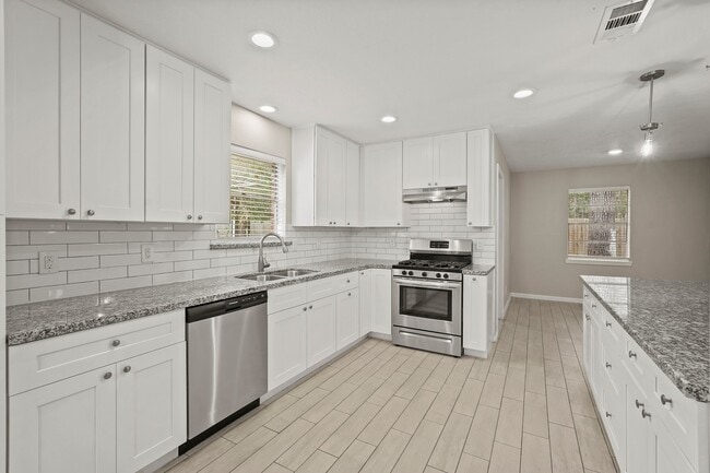 Building Photo - 105 Navajo Dr
