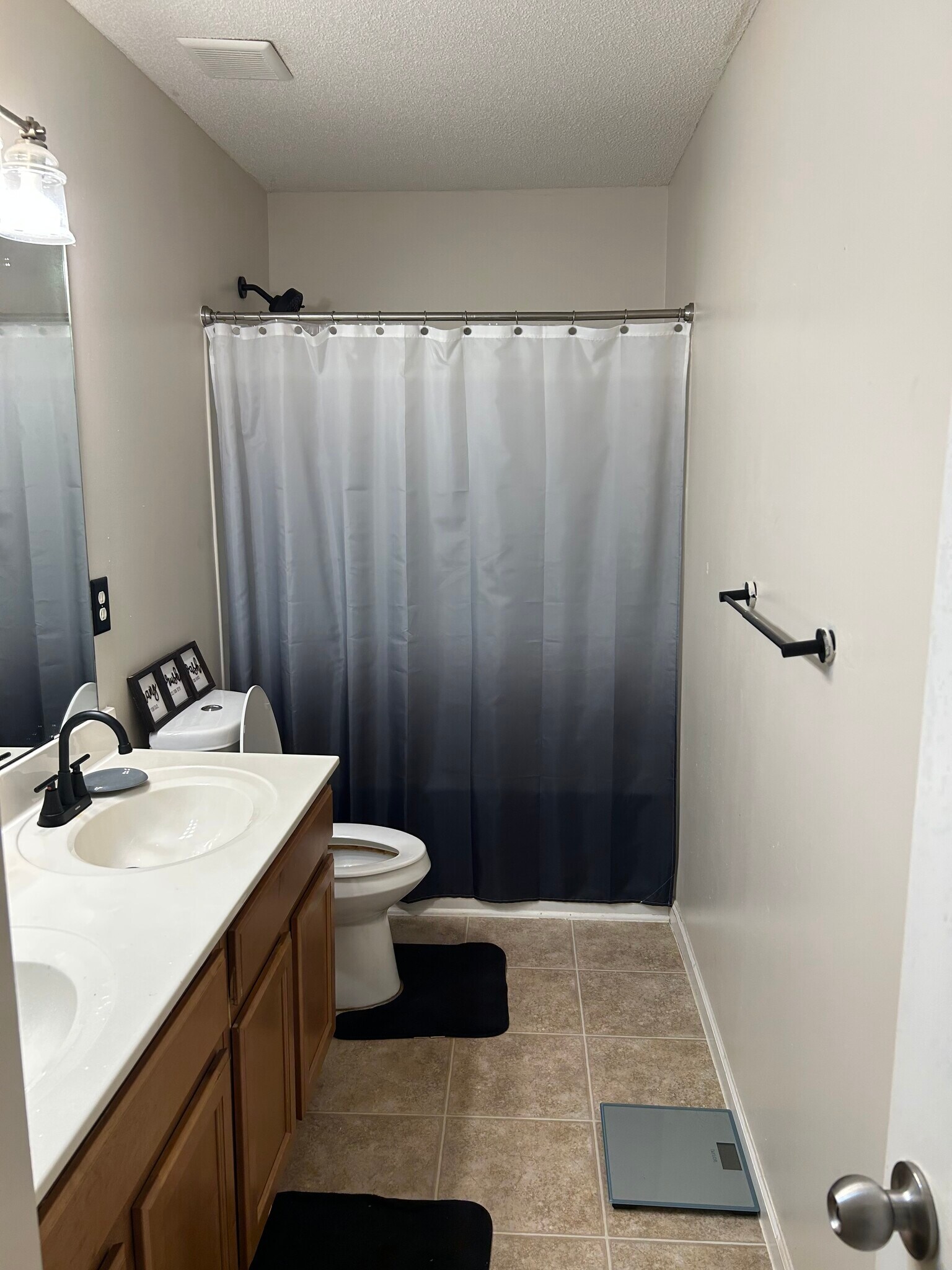 Building Photo - 1207 Summerfield Ln E