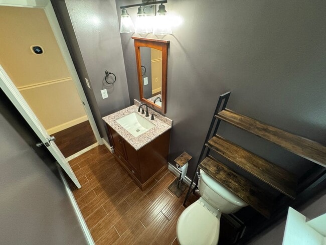 Building Photo - Stunning 4 Bed 2.5 Bath Single-Family Home...